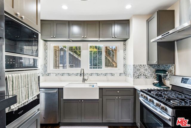 5342 Lemon Grove Avenue, Los Angeles CA: https://media.crmls.org/mediaz/a339c652-3ed4-4e05-9974-1efc4558d3d0.jpg