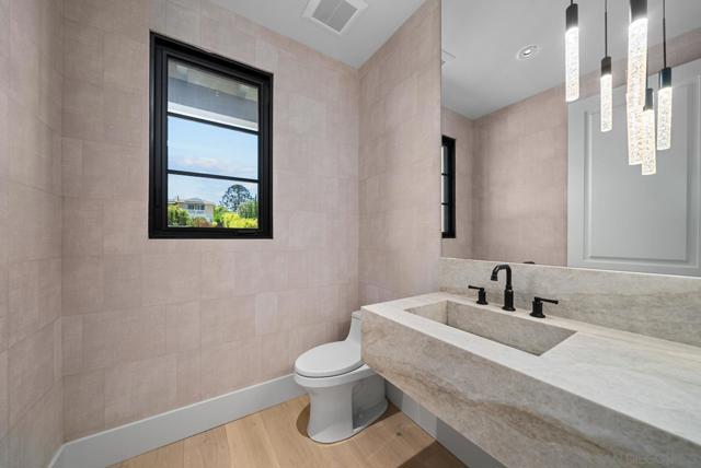 Image 16 of 52 For 2780 James Dr.