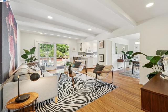 124 MARSHA PLACE, Lafayette CA: https://media.crmls.org/mediaz/a33a06bf-d6da-4c5f-89c8-88954f67c8aa.jpg