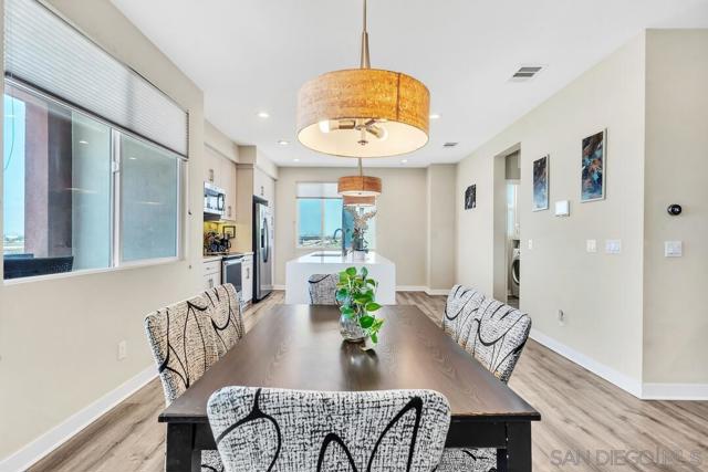 722 Anchor Ct, Chula Vista CA: https://media.crmls.org/mediaz/a33a81bb-0395-4493-9079-48fdbda85ab9.jpg