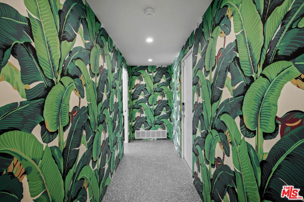 https://media.crmls.org/mediaz/a33b5608-c0a5-4e79-95d6-ae8f8d60ddb1.jpg?preset=X-Large