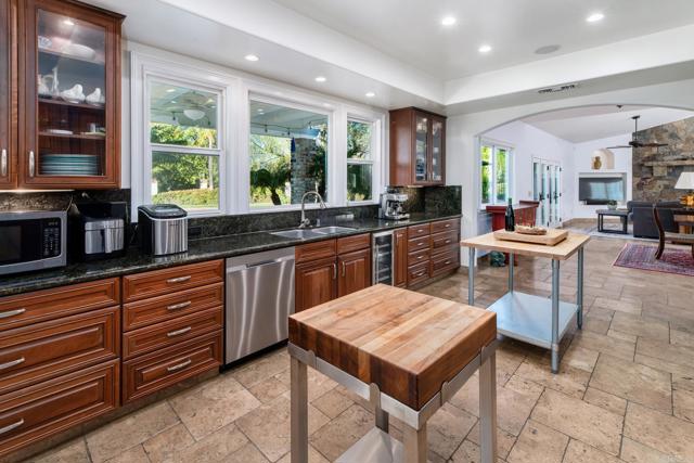 35715 Calle Nopal, Temecula CA: https://media.crmls.org/mediaz/a33b99f2-0611-4670-b844-7dbff5ffc35a.jpg