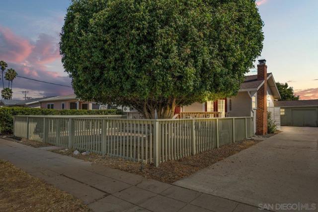 4749 Choctaw Dr, San Diego CA: https://media.crmls.org/mediaz/a33bf60d-3aad-4daa-9a03-9cab001afda0.jpg