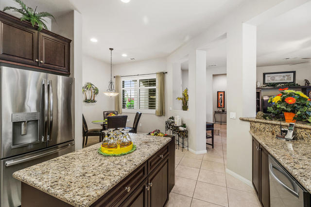 81390 Corte Trigo, Indio CA: https://media.crmls.org/mediaz/a33c31f9-d138-4eae-8b26-417599ce2191.jpg