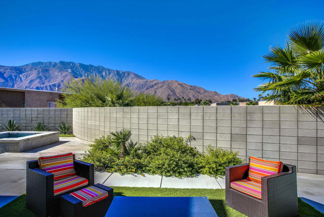 1153 Solace Court, Palm Springs CA: https://media.crmls.org/mediaz/a33c43f7-3168-42b1-9ba8-de552adbb657.jpg