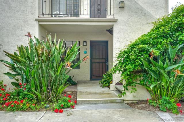 4195 Porte De Merano, San Diego CA: https://media.crmls.org/mediaz/a33d01e7-26d8-49ef-91eb-b965b4aa6285.jpg