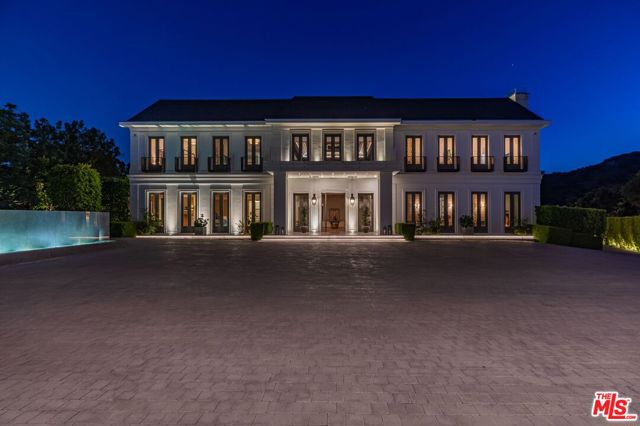 2571 Wallingford Drive, Beverly Hills CA: https://media.crmls.org/mediaz/a33d575f-5cc4-40f7-a387-c0fcea153fef.jpg