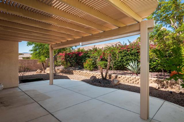 78739 Rairainswept, Palm Desert CA: https://media.crmls.org/mediaz/a33da128-3f1d-4ef2-8432-045a3b664f76.jpg