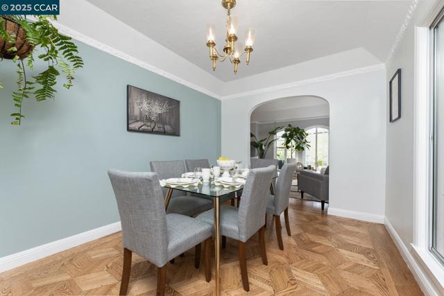 1923 28th Ave, San Francisco CA: https://media.crmls.org/mediaz/a33e0ff6-2e39-4df4-9954-8f79107a97c3.jpg