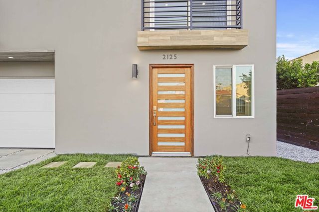 2125 S Rimpau Boulevard, Los Angeles CA: https://media.crmls.org/mediaz/a33e1aa4-3b25-4b1c-a030-d96a49675776.jpg