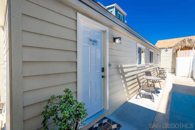 845 Beryle st unit A, San Diego CA: https://media.crmls.org/mediaz/a33e6dc0-7e76-4e43-a28e-ab959c25bb59.jpg