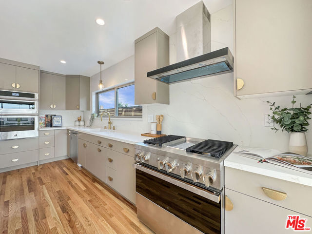 5810 S Halm Avenue, Los Angeles CA: https://media.crmls.org/mediaz/a33ef4e6-10ab-45cf-b92a-7399fab3763b.jpg