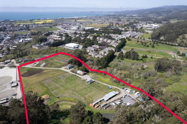 925 Miramontes Street, Half Moon Bay CA: https://media.crmls.org/mediaz/a33f32e2-1437-4846-b4c4-f3a10de69131.jpg