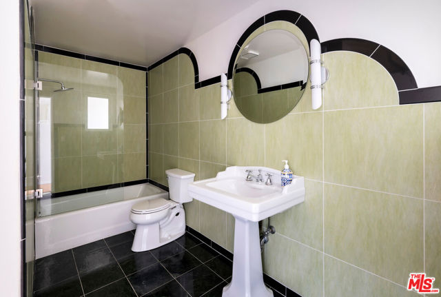 7265 Caverna Drive, Los Angeles CA: https://media.crmls.org/mediaz/a34030c3-b433-41ff-aea6-3435974e762c.jpg