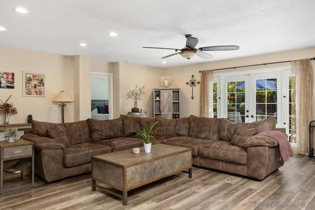 14643 Evening Star Dr, Poway CA: https://media.crmls.org/mediaz/a340a0a2-d21e-4477-80c6-4aebf6b21087.jpg