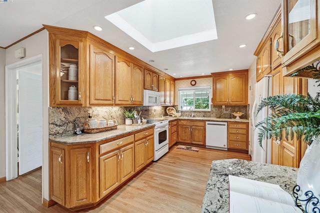 4601 Hampshire Way, Fremont CA: https://media.crmls.org/mediaz/a340be3c-3de6-4a17-9251-9d042064bf65.jpg