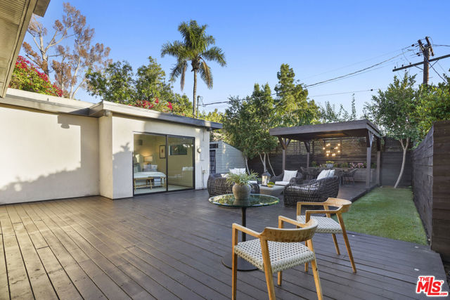 3838 Buena Park Drive, Studio City CA: https://media.crmls.org/mediaz/a340c2b9-d3b9-446c-a08b-00ae05062d12.jpg