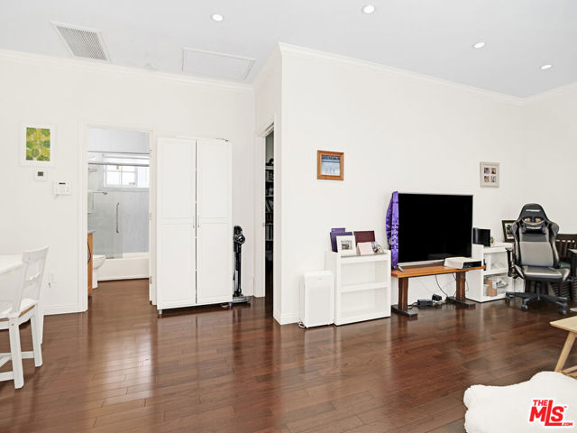 3148 W 11th Street, Los Angeles CA: https://media.crmls.org/mediaz/a341069a-f33c-4f47-a64d-5a912e821004.jpg