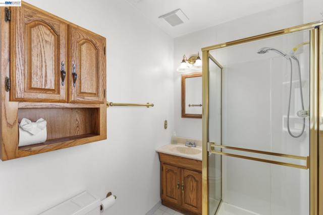 Image 18 of 46 For 35446 Cleremont Dr