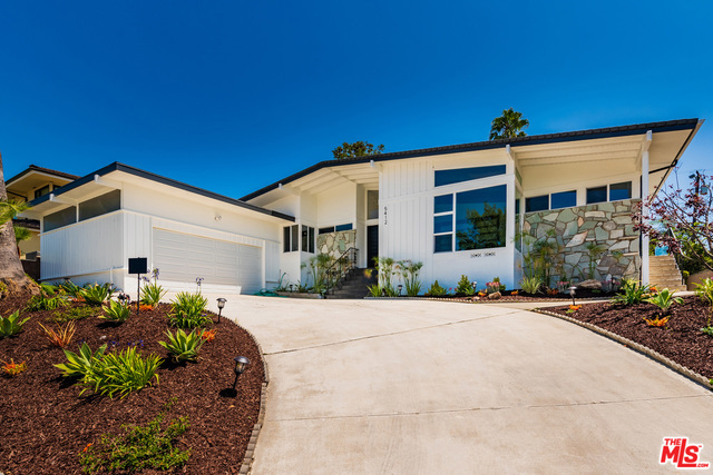 5412 S HOLT Avenue, Los Angeles CA: https://media.crmls.org/mediaz/a3415aa9-4053-4af5-acb1-a7dba340a810.jpg