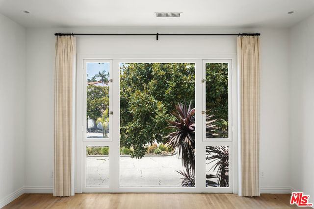 502 Smithwood Drive, Beverly Hills CA: https://media.crmls.org/mediaz/a341a926-3ab2-4fe5-8b88-3e298273f12d.jpg