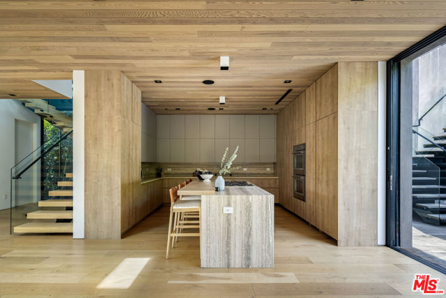 952 N Laurel Avenue, Los Angeles CA: https://media.crmls.org/mediaz/a3423751-b056-4bdb-ac12-491b2eaa4597.jpg