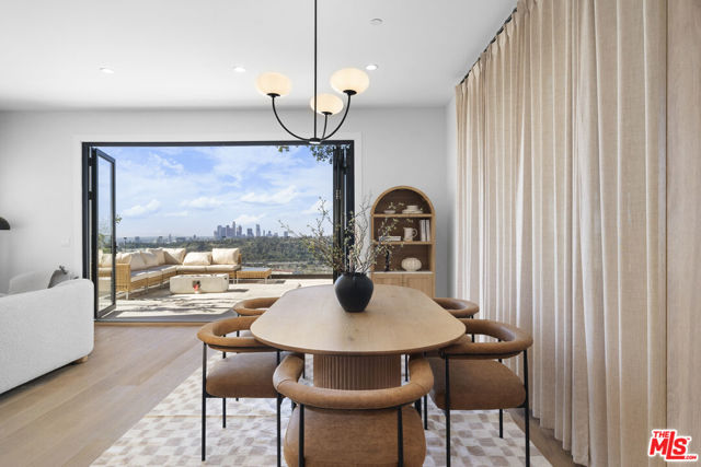 812 W Avenue 37, Los Angeles CA: https://media.crmls.org/mediaz/a3425b1b-78ed-4321-b2fe-49fb199c43e4.jpg