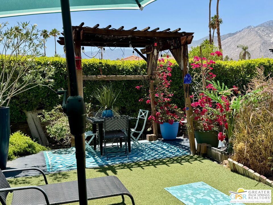 https://media.crmls.org/mediaz/a343417c-16b5-423b-bd48-77e051215b49.jpg?preset=X-Large