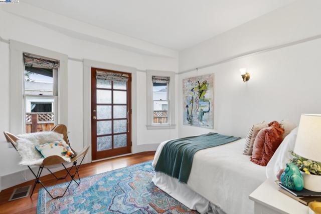3206 Garfield Ave, Alameda CA: https://media.crmls.org/mediaz/a3435f7a-72b2-468b-8a64-08a2e7e4f5bd.jpg