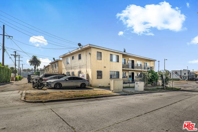 4777 San Vicente Boulevard, Los Angeles CA: https://media.crmls.org/mediaz/a343e656-0405-4b5e-b560-e00fddf60df3.jpg