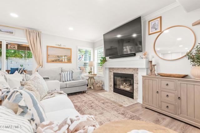 2758 Briarpatch Drive, Simi Valley CA: https://media.crmls.org/mediaz/a3443f97-8c2a-4c6c-9bd0-7bc23d24fcb6.jpg