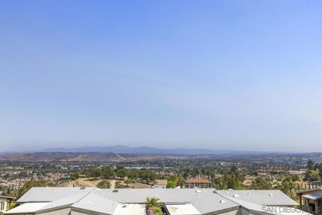 4469 Albatross Way, Oceanside CA: https://media.crmls.org/mediaz/a34478be-c632-454b-a42e-67a68bc69043.jpg