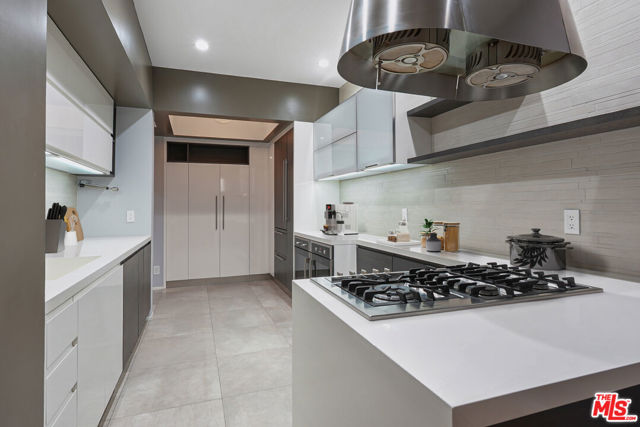 930 N Wetherly Drive, West Hollywood CA: https://media.crmls.org/mediaz/a3447ae0-787e-4c91-b0d4-d1abccf48198.jpg