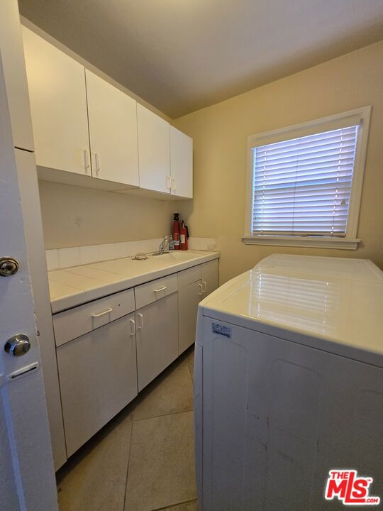 4512 Chasar Place, Los Angeles CA: https://media.crmls.org/mediaz/a344ce57-8b40-421c-a0f3-c95aec7f399f.jpg
