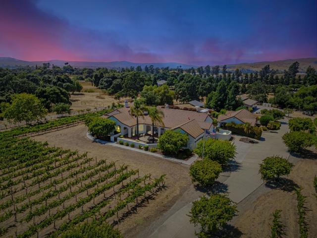 1152 Little River Drive, Hollister CA: https://media.crmls.org/mediaz/a344d141-927e-445d-a978-5078e0e4ed02.jpg