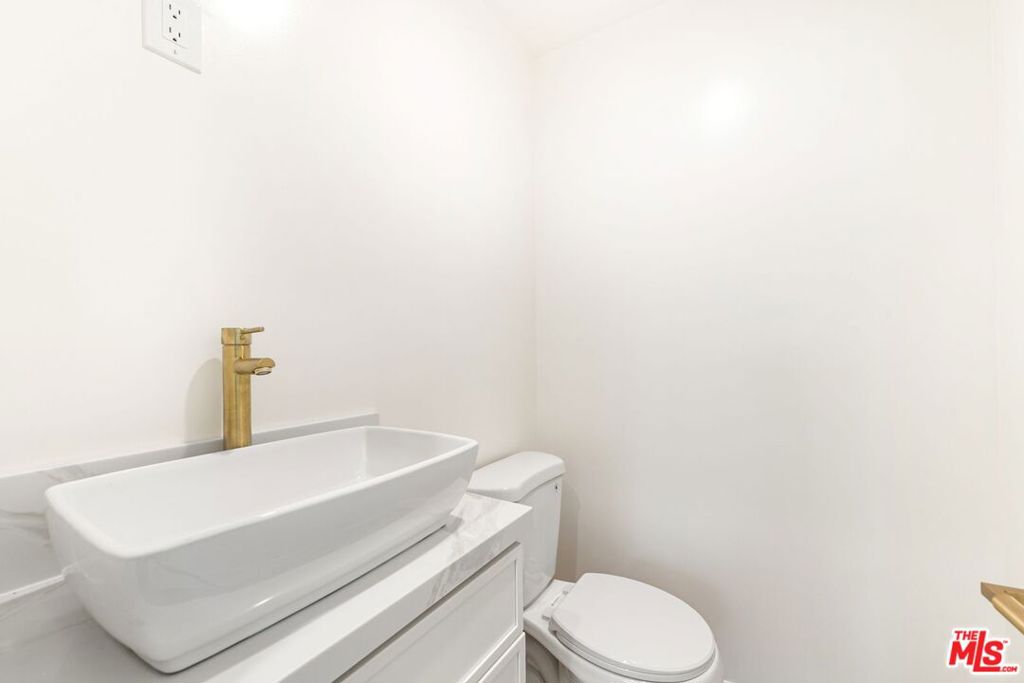 https://media.crmls.org/mediaz/a34531b4-222f-4ed7-ab46-0deb1c59d2e7.jpg?preset=X-Large