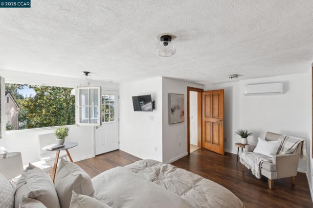40 Las Palomas, Orinda CA: https://media.crmls.org/mediaz/a34541e6-634e-44ad-a055-59500e6ff879.jpg
