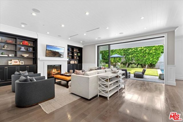 4105 Bellingham Avenue, Studio City CA: https://media.crmls.org/mediaz/a345d548-fdff-4238-831a-615bbe430a11.jpg