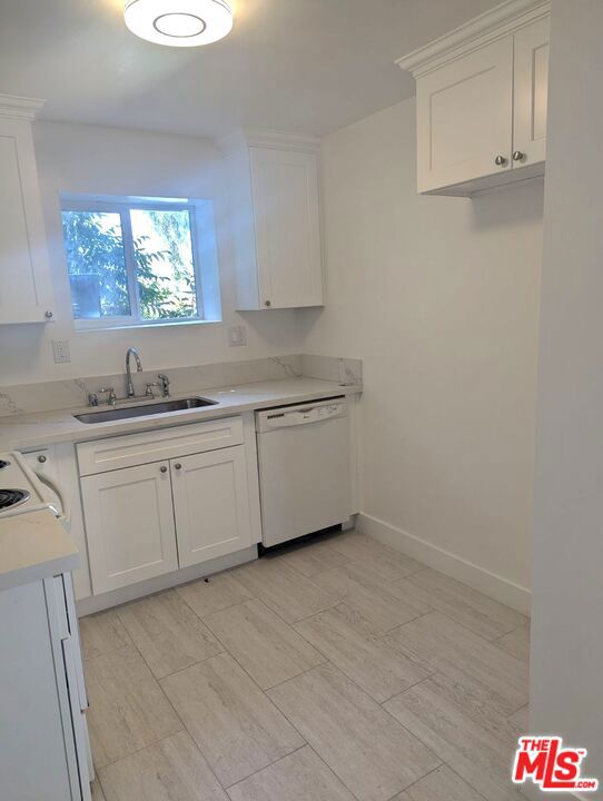 Image 3 of 11 For 3839 Sedgwick Avenue