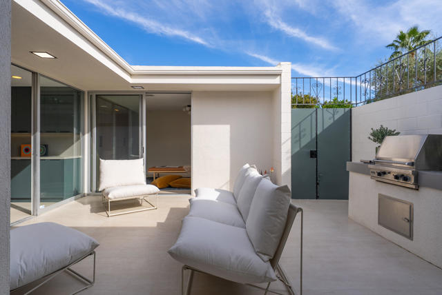 399 Desert Lakes Drive, Palm Springs CA: https://media.crmls.org/mediaz/a346a04b-efb7-44bc-98f2-ef4333f54d31.jpg