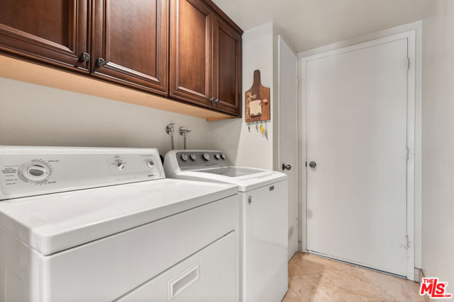 17992 Huntington Circle, Villa Park CA: https://media.crmls.org/mediaz/a346eff3-61eb-40bd-bdf6-8e8c067dcbd1.jpg