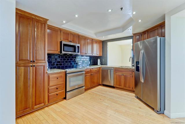 230 W Laurel Street, San Diego CA: https://media.crmls.org/mediaz/a347978d-1b4f-4147-91a0-040e68dfeedc.jpg