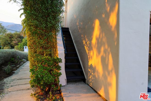 520 Barker Pass Road, Santa Barbara CA: https://media.crmls.org/mediaz/a347c690-c8c5-44f8-b5ff-43efed9cc4cb.jpg