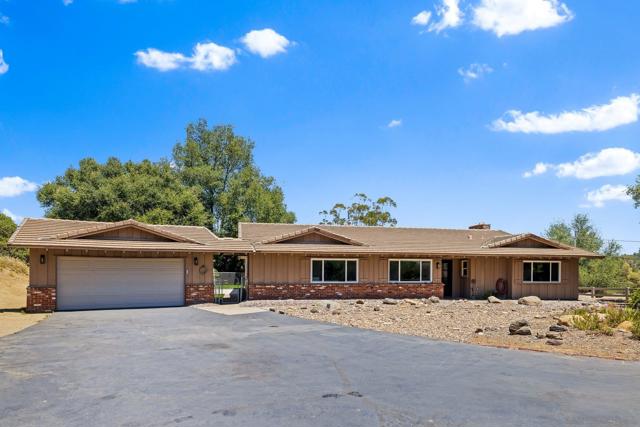 2686 Via Viejas, Alpine CA: https://media.crmls.org/mediaz/a3481f51-60cb-4366-9e66-fda0c6a0b4d7.jpg