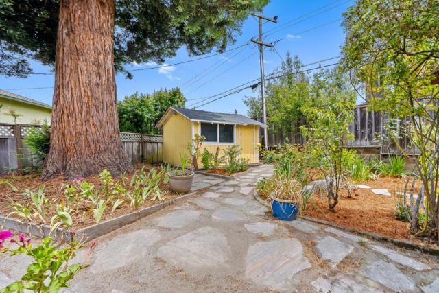 150 Sir Francis Court, Capitola CA: https://media.crmls.org/mediaz/a3483e84-b5fd-4d8d-88d4-c0cb8fe651bc.jpg