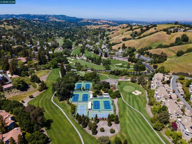 4467 Terra Granada Dr, Walnut Creek CA: https://media.crmls.org/mediaz/a3488e88-7053-4b5c-aad3-91ffbe97d234.jpg