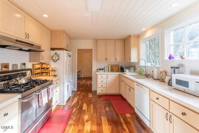 Detail Gallery Image 9 of 25 For 44561 Gordon Ln, Mendocino,  CA 95460 - 3 Beds | 2 Baths