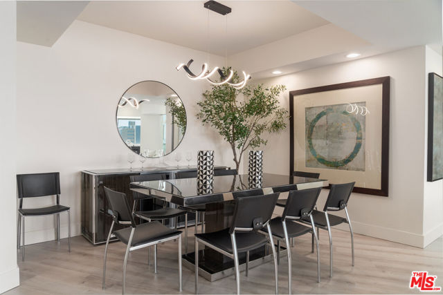 13600 Marina Pointe Drive, Marina del Rey CA: https://media.crmls.org/mediaz/a34a1e89-243a-4d37-ab7c-c070334dcb67.jpg