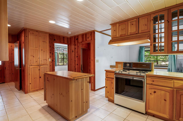 52551 Pine Ridge Road, Idyllwild CA: https://media.crmls.org/mediaz/a34adfdf-8334-4adc-b296-590df50baa4b.jpg