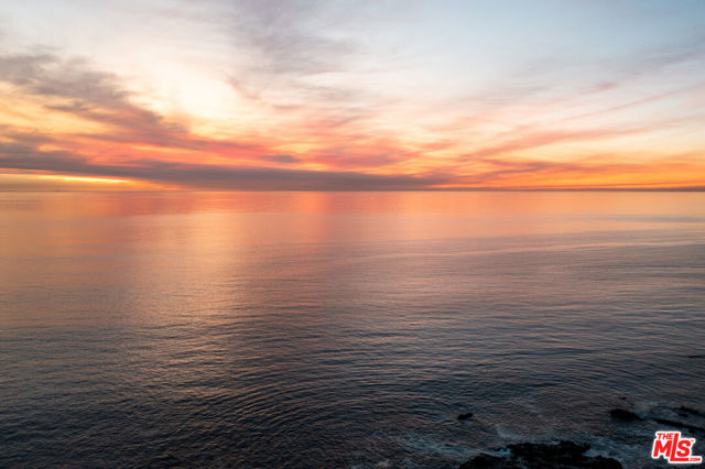 93 Laurel Drive, Rancho Palos Verdes CA: https://media.crmls.org/mediaz/a34b2266-e965-4bfe-8a43-62eeb8465fbb.jpg